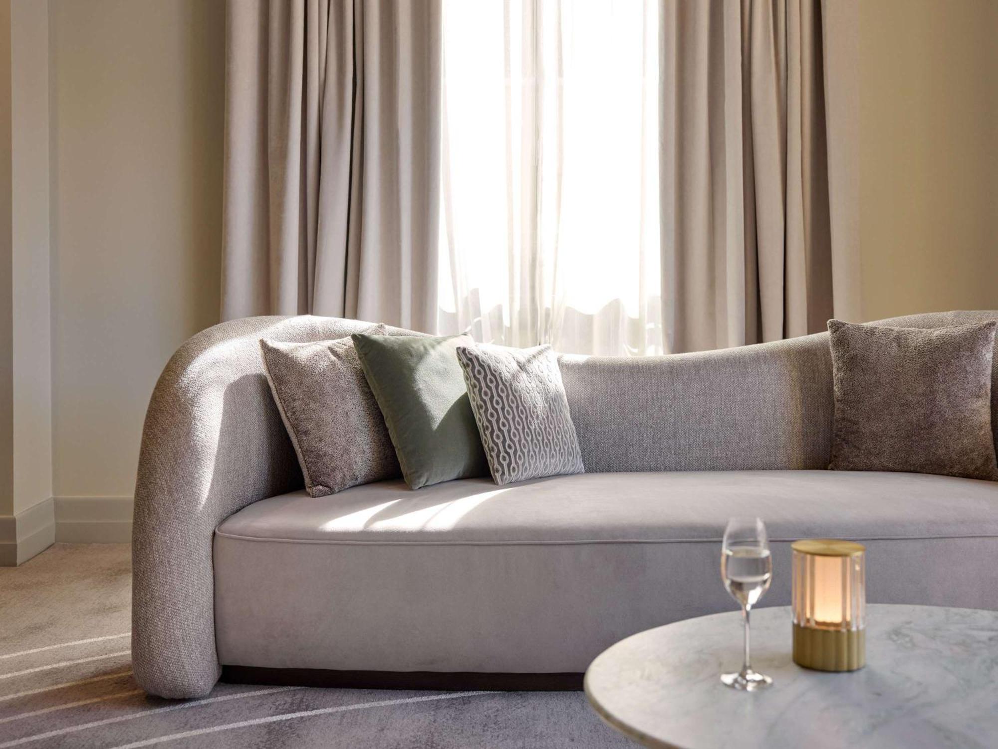 The Playford Adelaide - Mgallery Exteriör bild A sofa