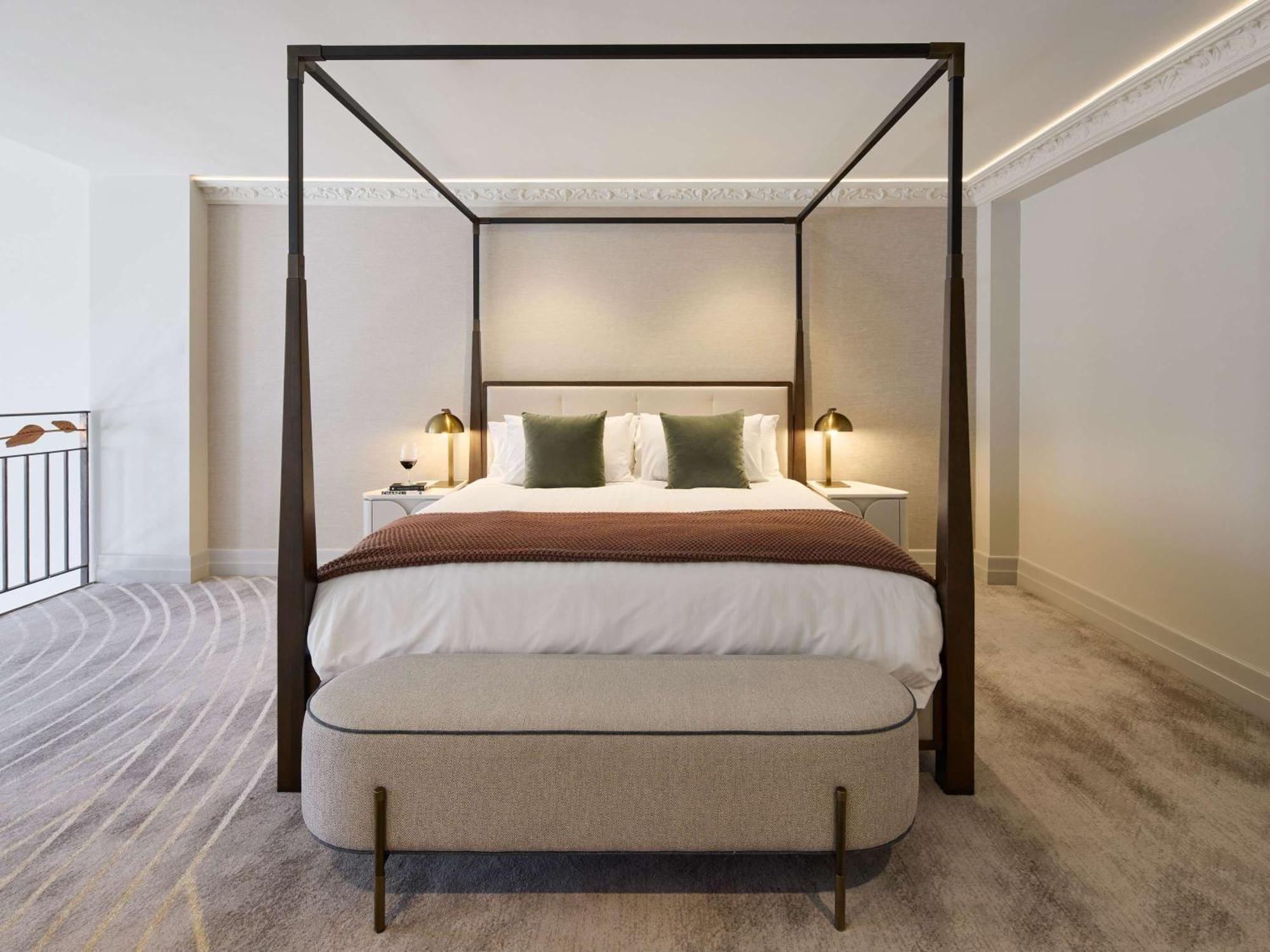 The Playford Adelaide - Mgallery Exteriör bild A four-poster bed